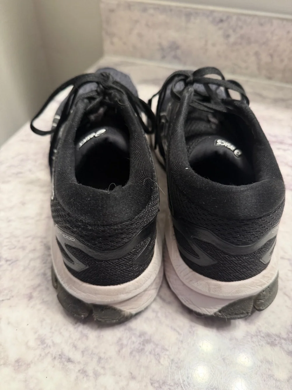 ASICS Black and White GT-1000 flyte foam 8.5 shoes